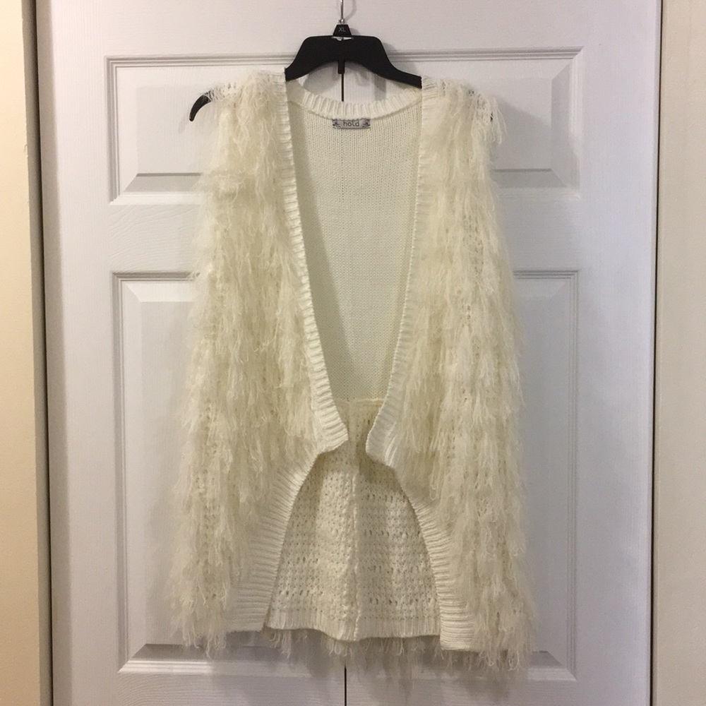 Soft wool vest with feathery fringes. NWOT